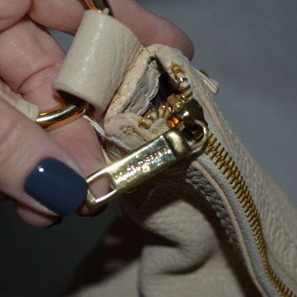 Dolce & Gabbana Ivory Pebbled Leather Shoulder Strap Handbag - Picture 11 of 12